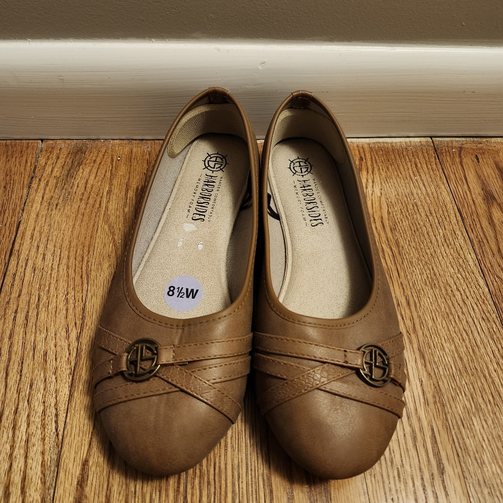 Ladies flat shoes